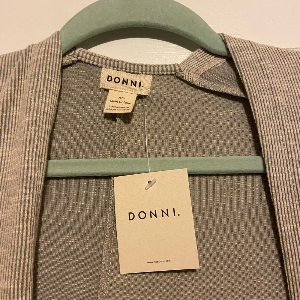 Cardigan that has never been worn OSFM